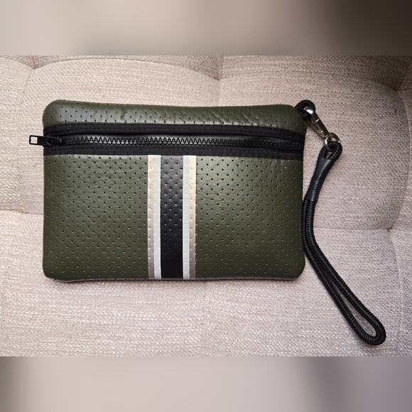 HAUTE SHORE | Neoprene Green Tote Bag & Wrislet Bundle - Picture 5 of 9